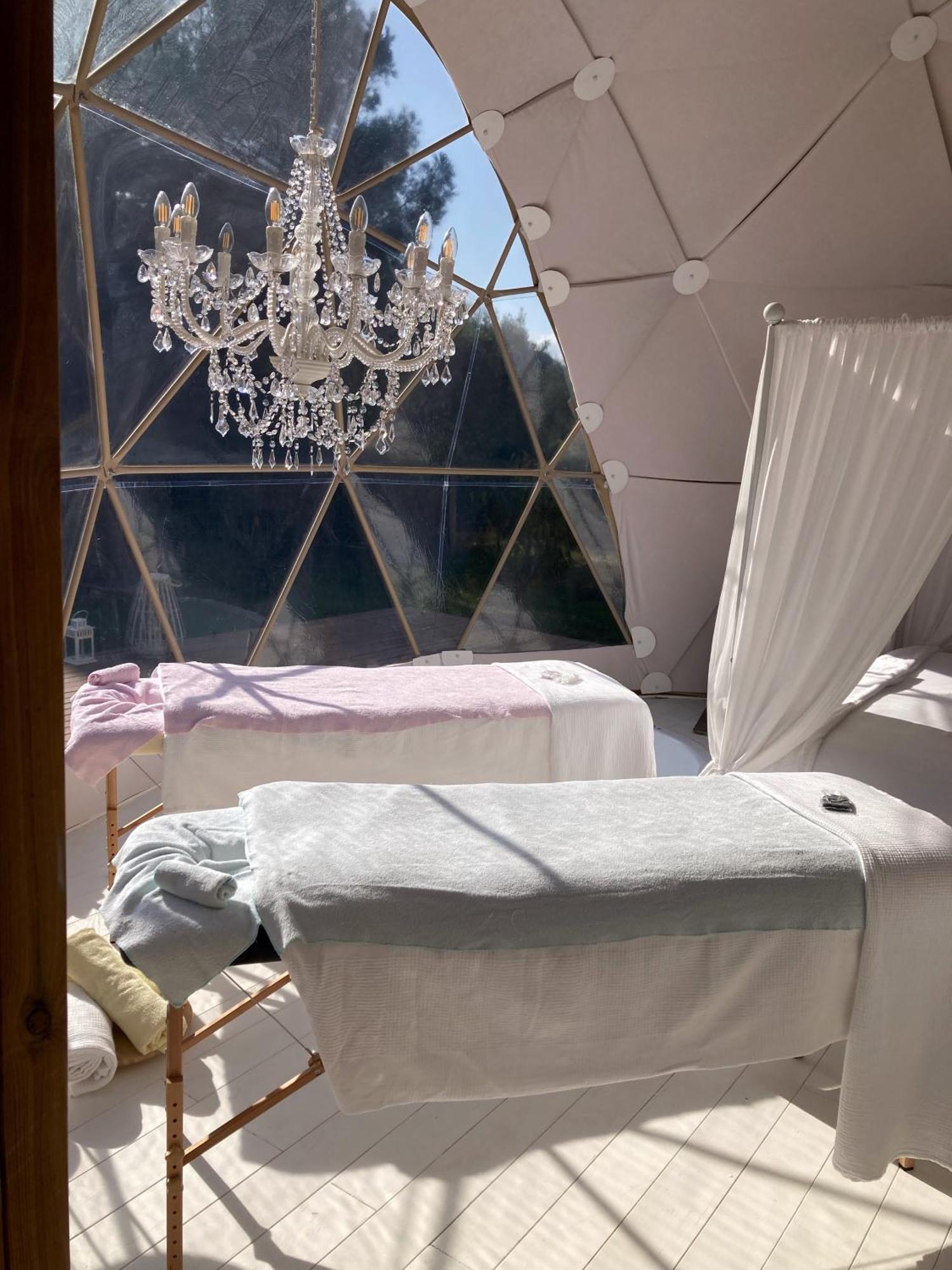 Domo Suites Masia Cal Geperut Badalona Exterior foto